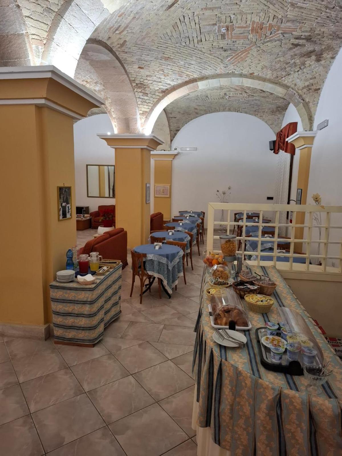Hotel 4 Mori Кальяри Экстерьер фото